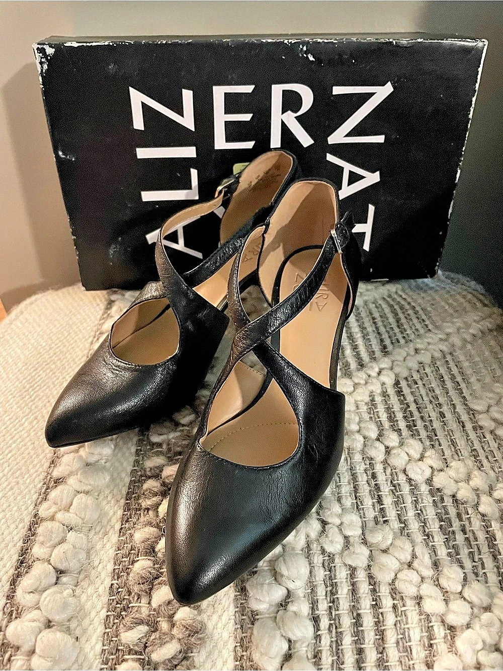 Naturalizer Pointed-Toe Heels in Black US 6 M